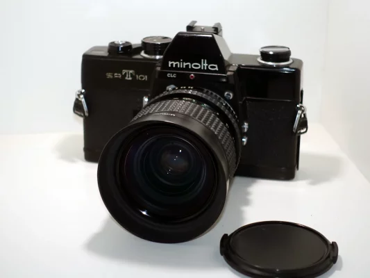 Minolta SRT 101 mit Objektiv